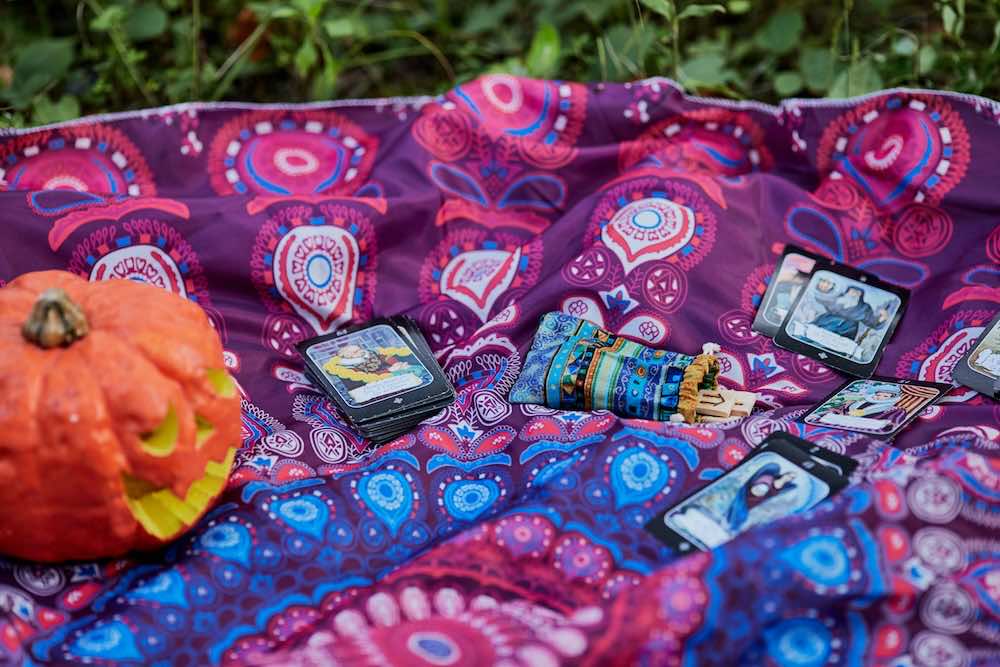 ルーンタロットとは？必要なものや読み取き方、特徴、ルーン文字の意味について解説！